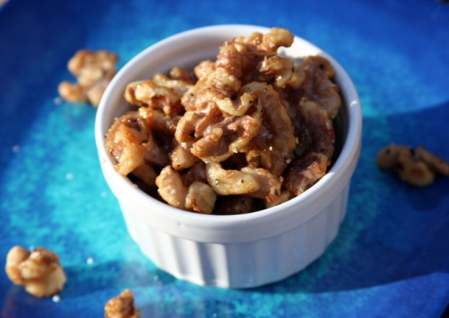Walnuts with honey and black pepper